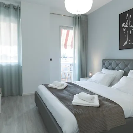 Elrea Living 2 1br With Dajti & Skyline View Tirana