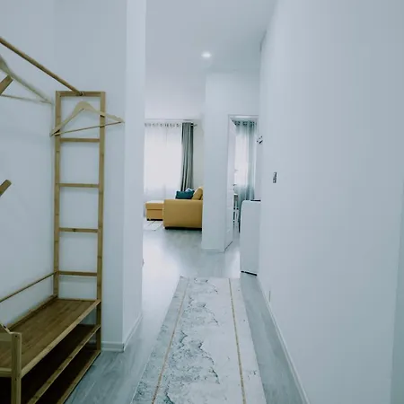 Elrea Living 2 1br With Dajti & Skyline View Lejlighed Tirana