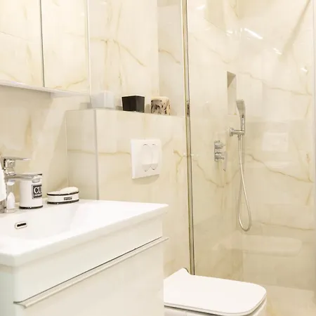 Elrea Living 2 1br With Dajti & Skyline View Tirana