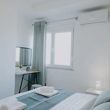 Elrea Living 2 1br With Dajti & Skyline View Lejlighed *
